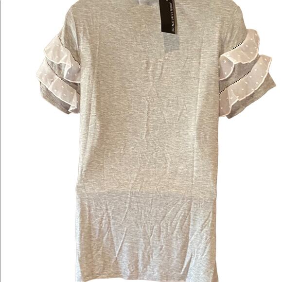 Signature Studio Women's Size Medium Gray Top White Ruffle Trim NWT - Picture 2 of 5